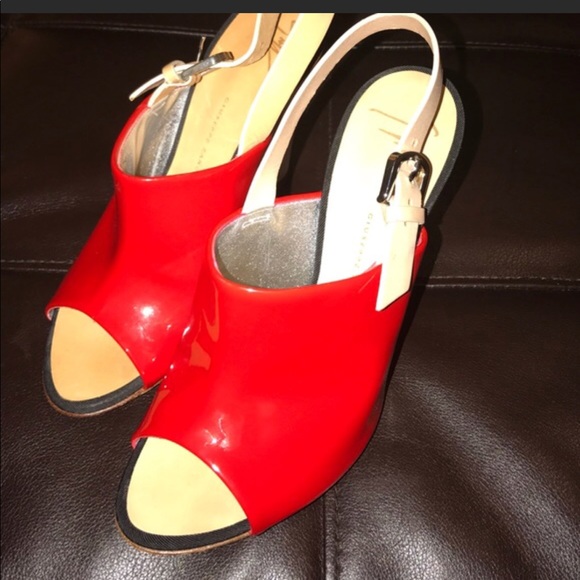 Giuseppe
Zanotti red pumps - Picture 2 of 4